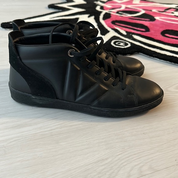 Louis Vuitton Men’s shoes. Black leather and suede LV sneakers size Euro 42 - Picture 1 of 4